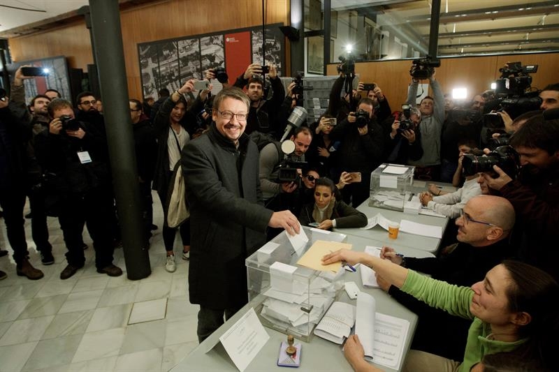 El cabeza de lista de Catalunya en Comú Podem, Xavier Domènech, vota en Barcelona