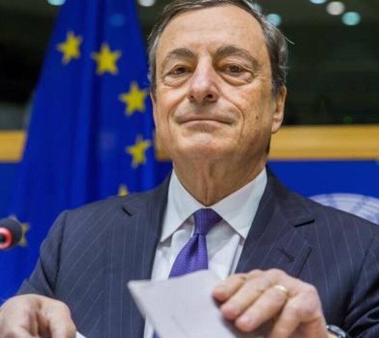 Draghi ve a Europa "en la dirección correcta" pero asume que se irá sin reavivar la inflación