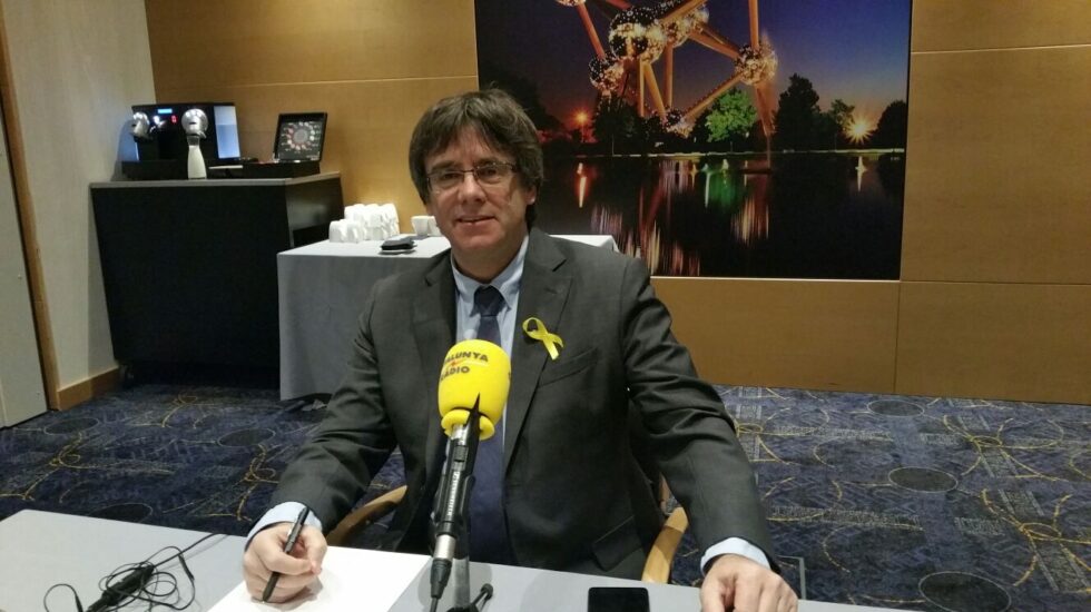 Carles Puigdemont, durante su entrevista a Catalunya Radio desde Bruselas.