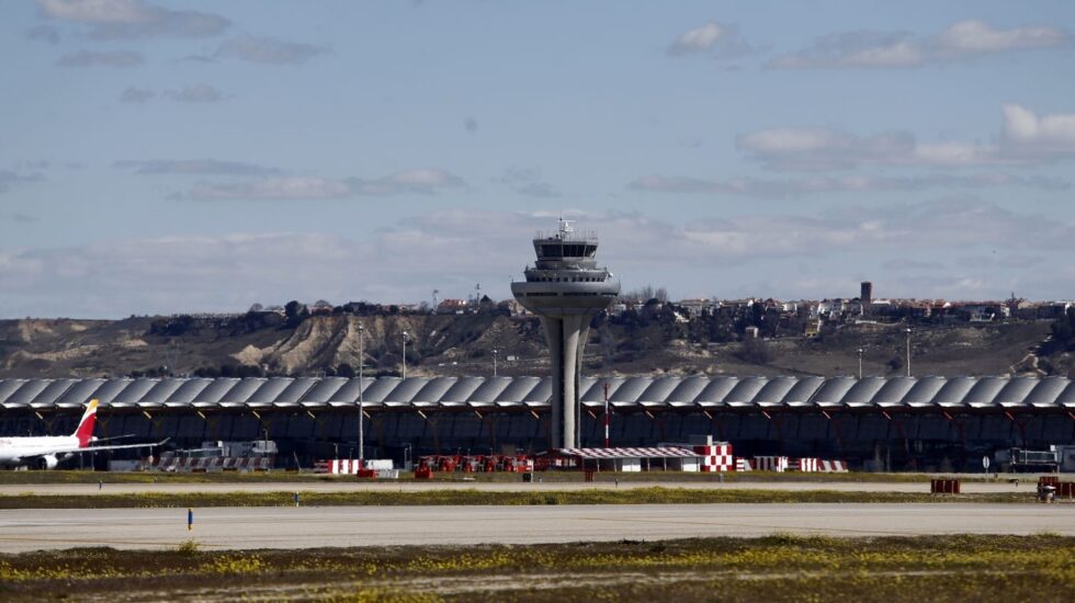 Torre de control en la Terminal 4 del Aeropuerto de Madrid Barajas-Adolfo Suárez