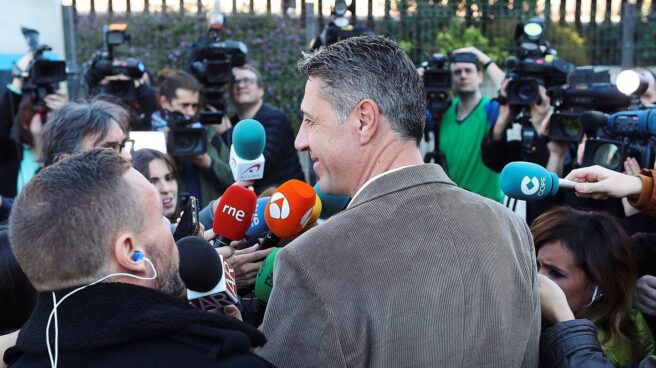 Albiol no dimite porque dejaría al PP catalán en una situación "muy delicada"
