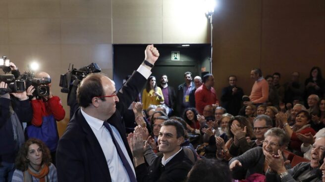 El candidato del PSC a la presidencia de la Generalitat, Miquel Iceta, acompañado del secretario general del PSOE, Pedro Sanchez.