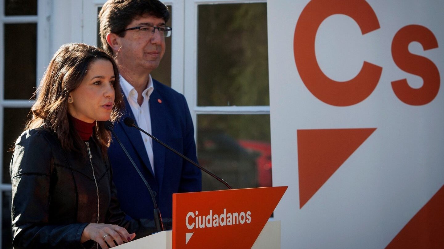 La líder de Ciudadanos en Cataluña, Inés Arrimadas junto al presidente y portavoz del grupo parlamentario de Ciudadanos en Andalucía, Juan Marín.
