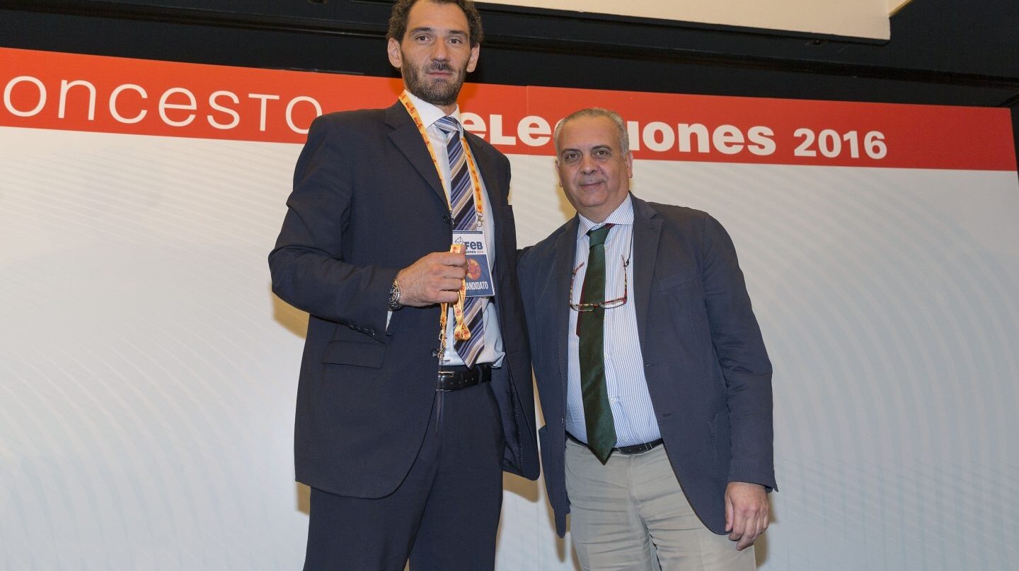 Jorge Garbajosa y José Luis Sáez, el día que el primero fue elegido presidente de la FEB en julio de 2016.