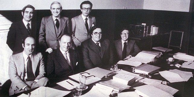 Los padres de la Constitución: Gabriel Cisneros, José Pedro Pérez Llorca y Miguel Herrero (arriba); Miquel Roca, Manuel Fraga, Gregorio Peces Barba y Turá (abajo).