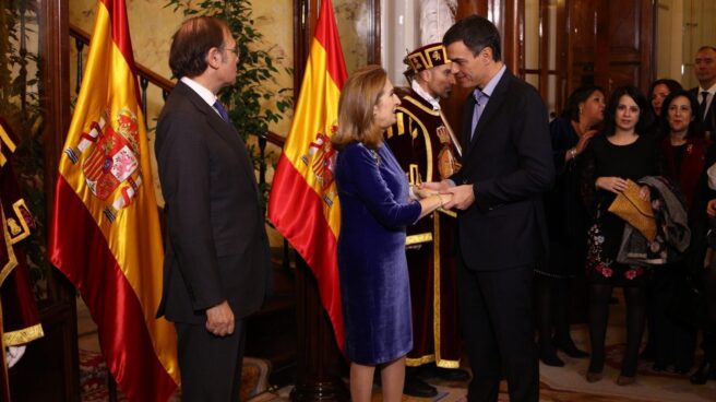 pedro-sancehz-constitucion Pedro Sánchez saluda a la presidenta del Congreso, Ana Pastor, en el 39 aniversario de la Constitución.