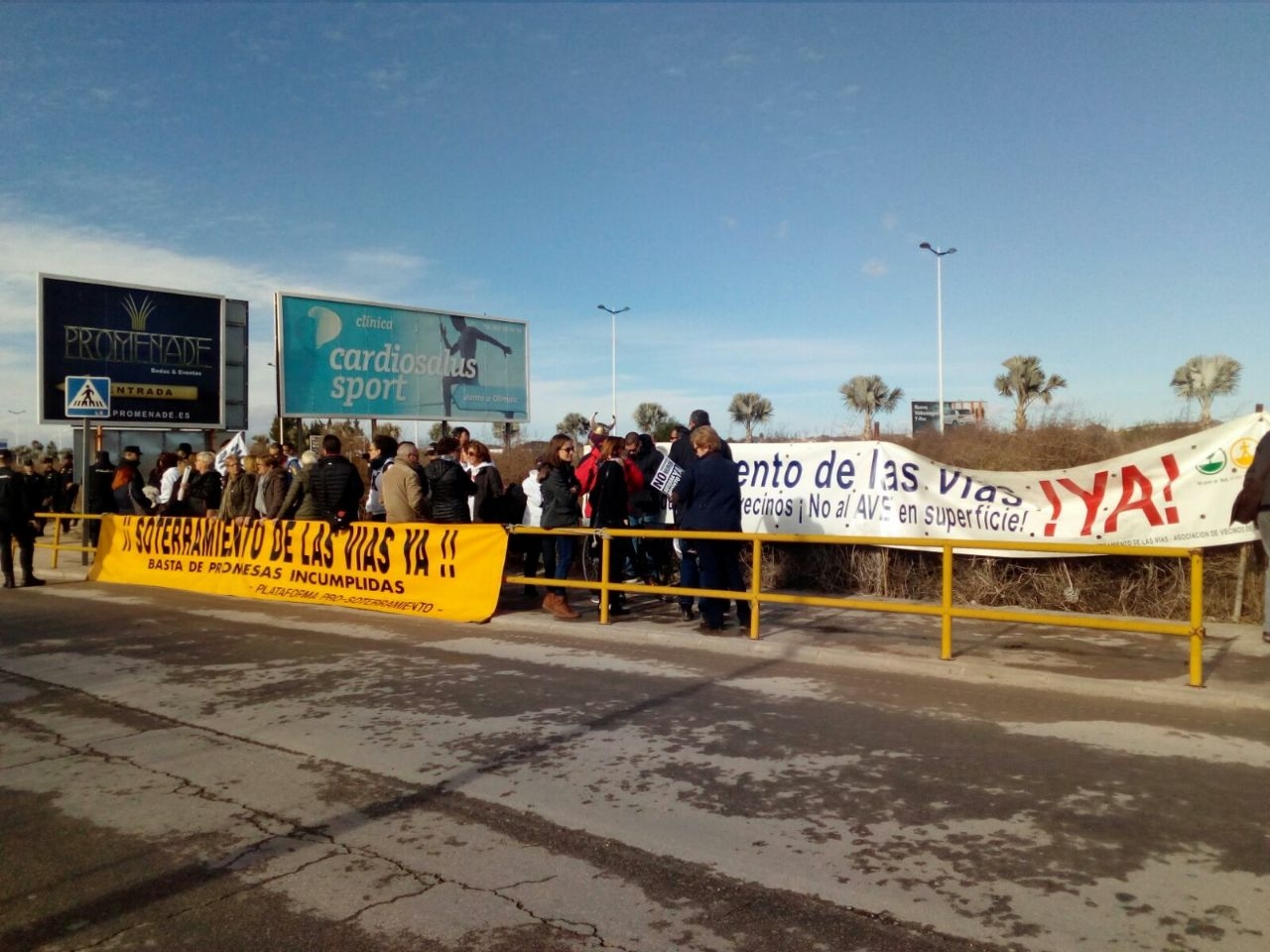 Vecinos de la Plataforma por el Soterramiento del AVE en Murcia, ante la visita de Rajoy