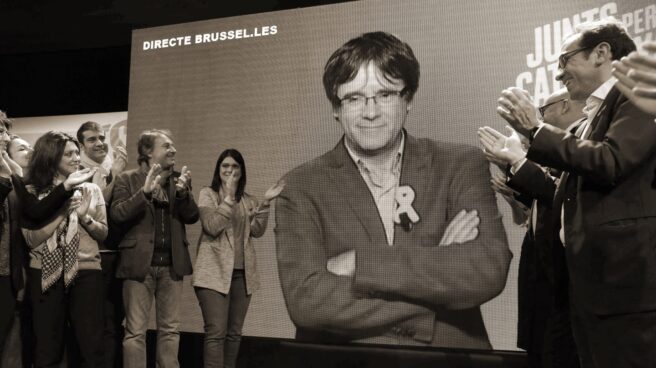 puigdemont_bruselas_plasma Mitin de Junts per Catalunya en Girona con Puigdemont en el plasma.