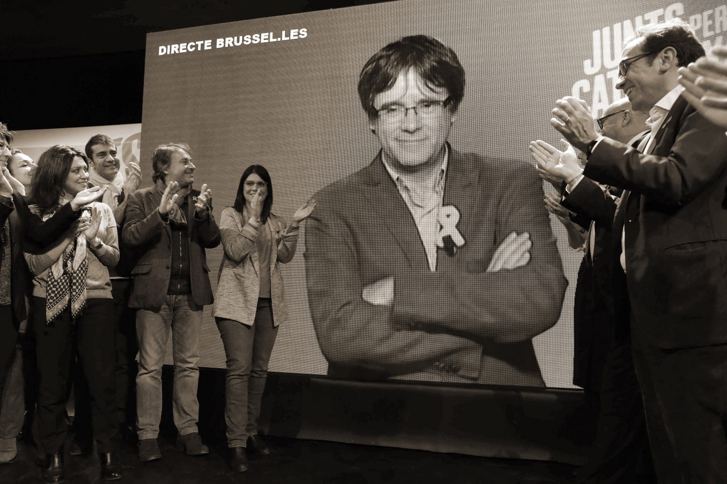 Mitin de Junts per Catalunya en Girona con Puigdemont en el plasma.