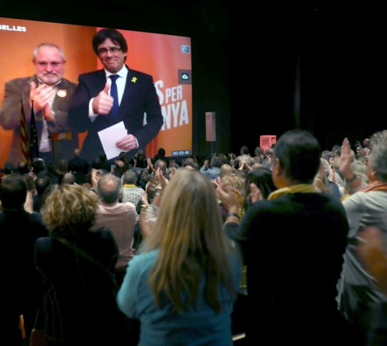 Puigdemont insinúa ahora que no volverá a España antes del 21-D