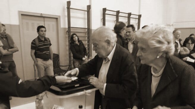 Jordi Pujol y Marta Ferrusola votan en el referéndum del 1-O.