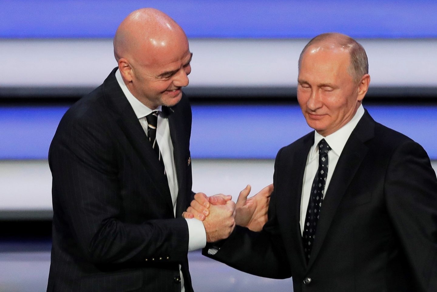 El presidente de la FIFA, Gianni Infantino, con el presidente ruso Vladimir Putin durante el sorteo del Mundial 2018.