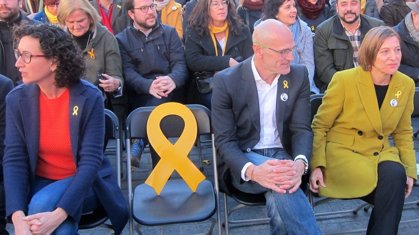 Carme Forcadell (derecha), en un mitin de ERC celebrado el pasado sábado junto a Marta Rovira y Raül Romeva.