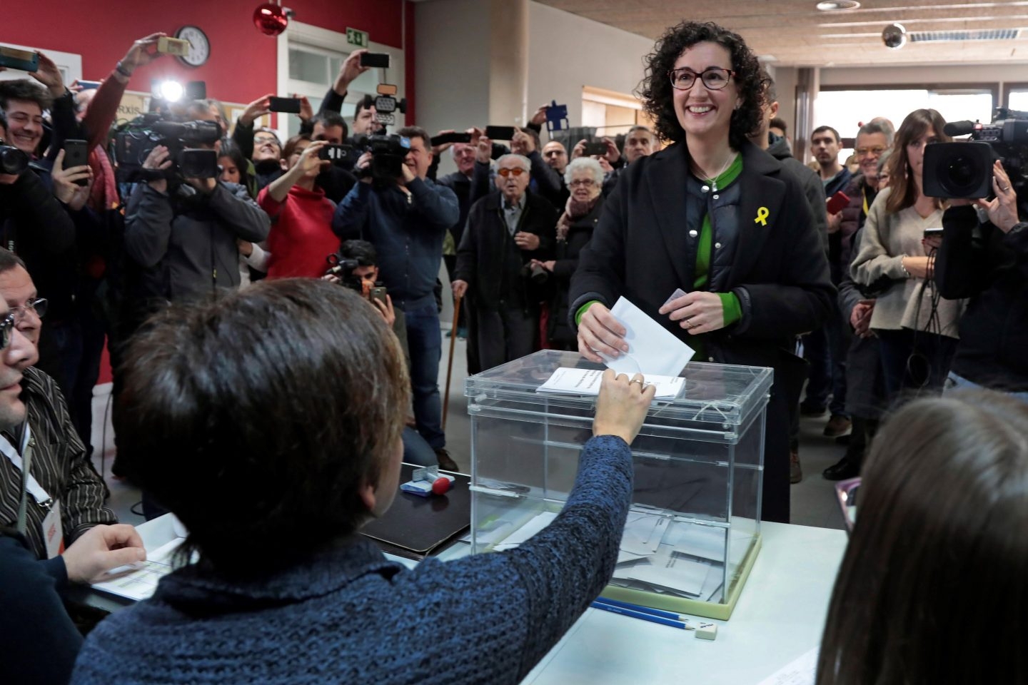 La número dos de ERC, Marta Rovira, tras votar en Vic.