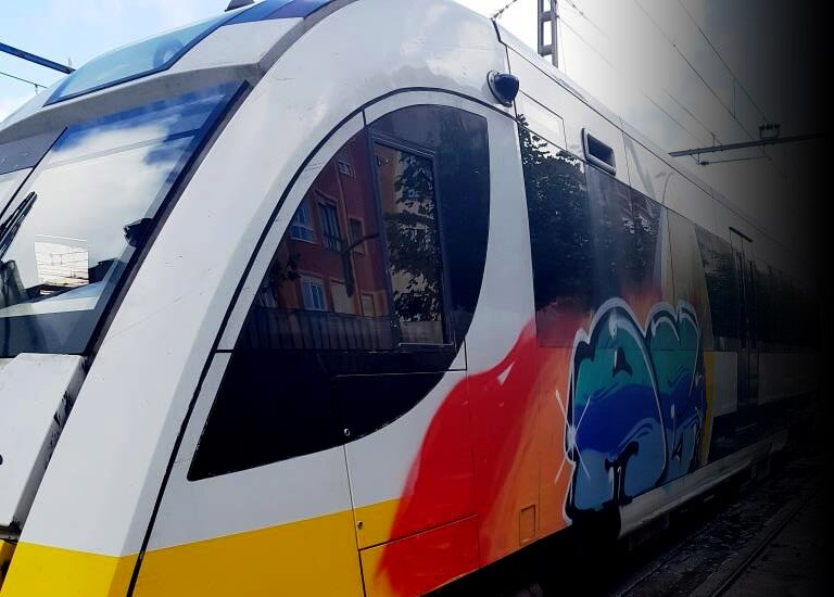 Grafitis en los trenes, un problema para la salud.