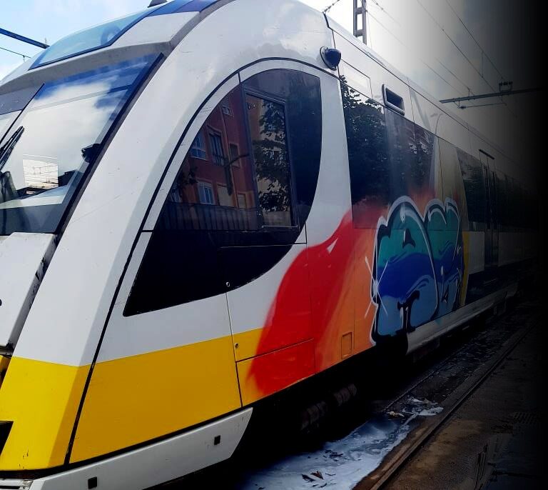 Grafitis en los trenes, un problema para la salud