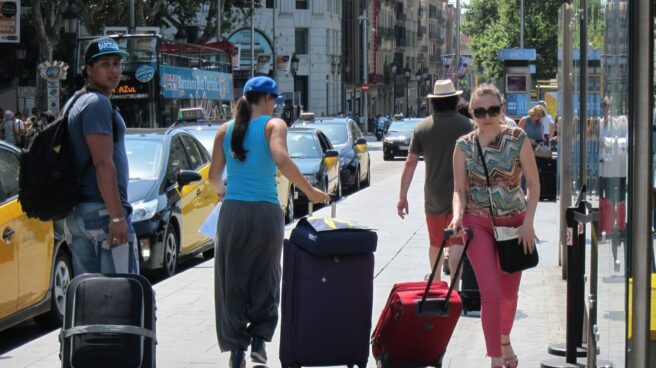 Turistas en una calle de Barcelona.