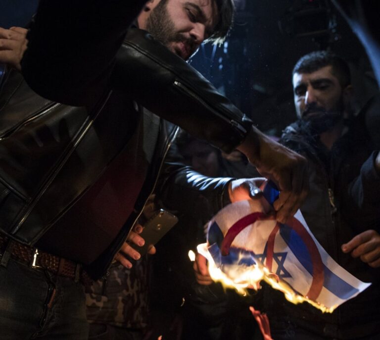 Hamás amenaza con lanzar "una intifada frente al enemigo sionista"