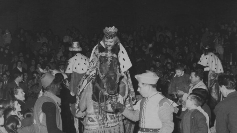 1961 Cabalgata Cabalgata de los Reyes Magos de Alcoy de 1961, por entonces organizada por el Frente de Juventudes y la Delegación local del Movimiento.