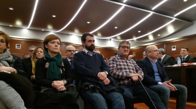 Jon Iñaki Echaburu, Aitor Telleria y Alfredo De Miguel, esta mañana en el banquillo de los acusados al inicio del juicio.