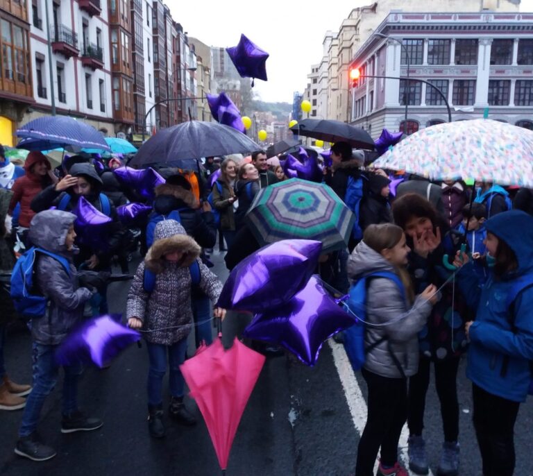 La izquierda abertzale recurre a cientos de niños para encabezar la marcha de apoyo a presos de ETA