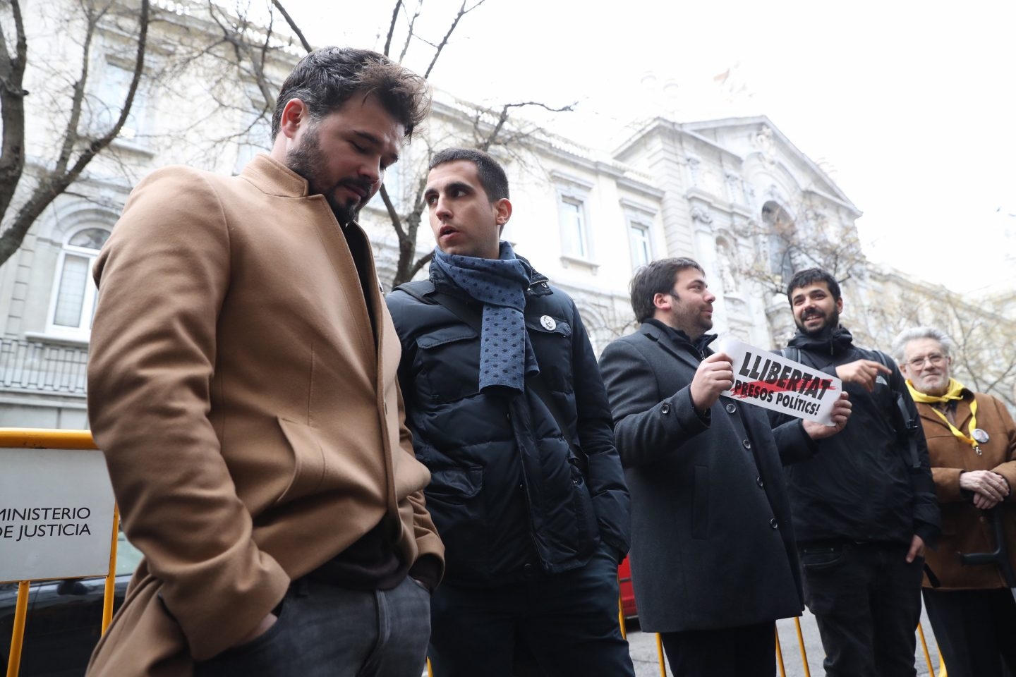 El diputado de ERC Gabriel Rufián, a las puertas del Tribunal Supremo, donde ha señalado a Junqueras como posible president.