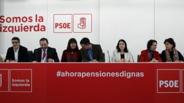 El PSOE pide al ministro Zoido el cese del director de Tráfico por el caos en la AP-6