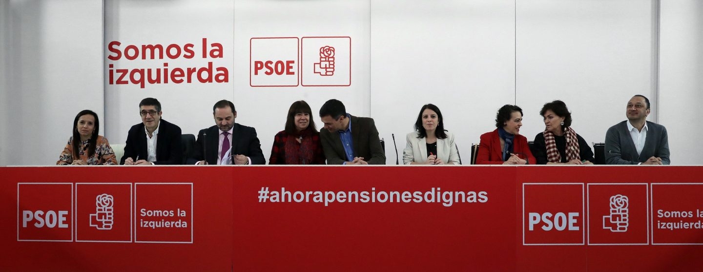 El PSOE pide al ministro Zoido el cese del director de Tráfico por el caos en la AP-6