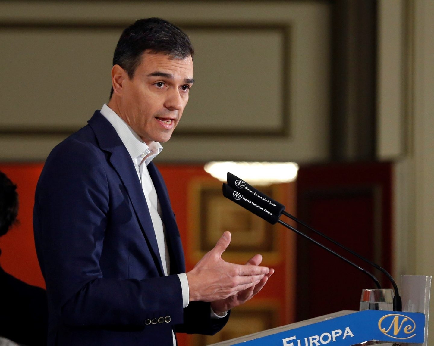 Pedro Sánchez propone crear un impuesto a los bancos para pagar las pensiones