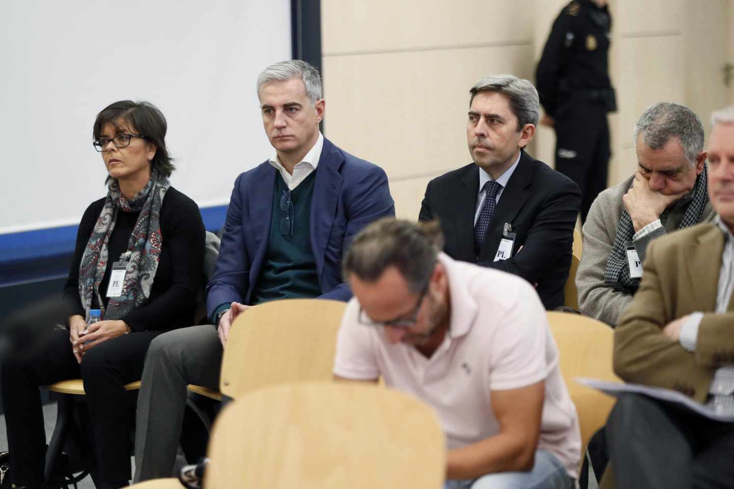 Ricardo Costa en la Audiencia Nacional. en primer plano, Álvaro Pérez