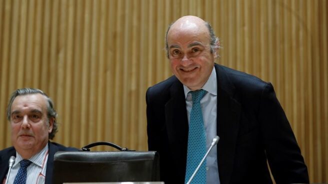 Guindos Fitch eleva el rating de España.