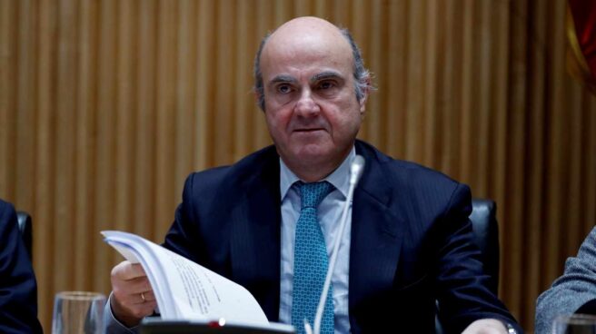 Guindos desmonta a Rato: "La acción cayó un 35% pese a que manipuló el precio"