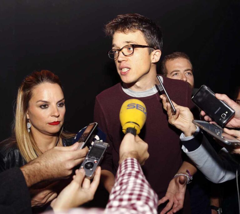 El plan 'a fuego lento' de Errejón: anular a Cs y ser el único rival de Cifuentes