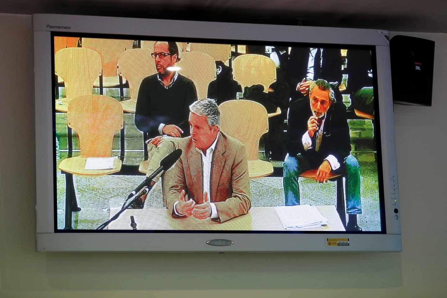 Vista desde la sala de prensa de la Audiencia Nacional de la declaración de Pablo Crespo, hoy se reanuda el juicio de la rama valenciana del caso Gürtel, donde también está llamado a declarar Álvaro Pérez "El Bigotes"