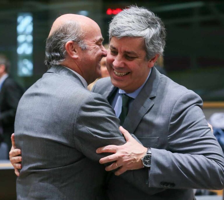 Rajoy da luz verde a Guindos para que presente su candidatura al BCE