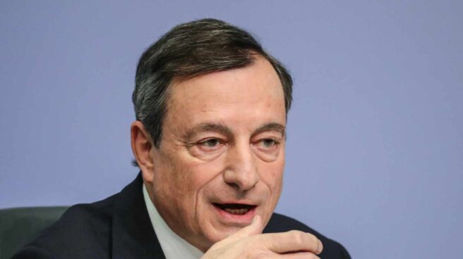 Draghi reactiva las alertas sobre el euro y advierte: "Aún no podemos cantar victoria"