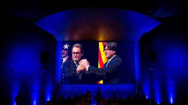 Proyección de un vídeo con momentos de la trayectoria del expresidente del PDeCAT, Artur Mas, proyectado durante el consell nacional de la formación, en el que ha intervenido también por videoconferencia Carles Puigdemont, en plena polémica por su investidura a distancia, que ERC aún no ha garantizado.