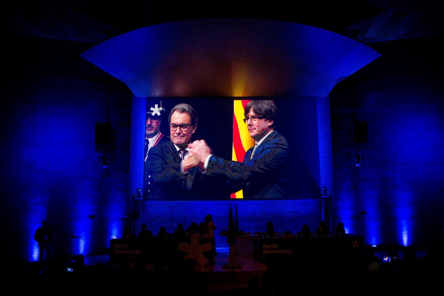 Proyección de un vídeo con momentos de la trayectoria del expresidente del PDeCAT, Artur Mas, proyectado durante el consell nacional de la formación, en el que ha intervenido también por videoconferencia Carles Puigdemont, en plena polémica por su investidura a distancia, que ERC aún no ha garantizado.