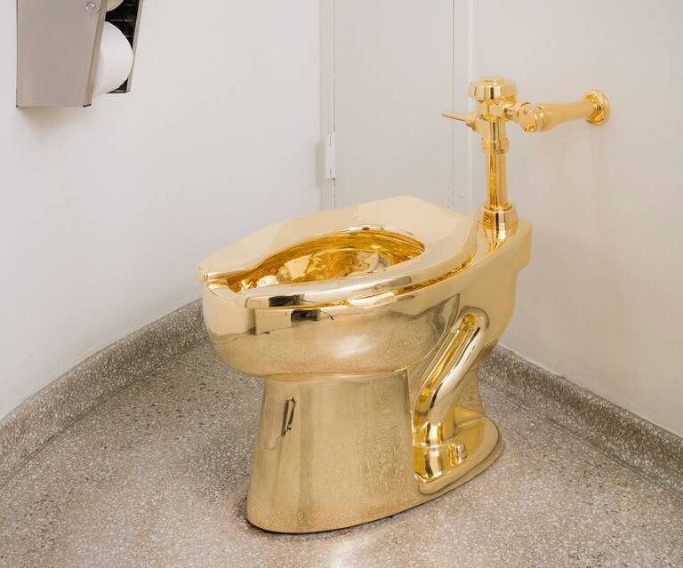 Trump pide un Van Gogh al Guggenheim y le ofrecen un inodoro de oro
