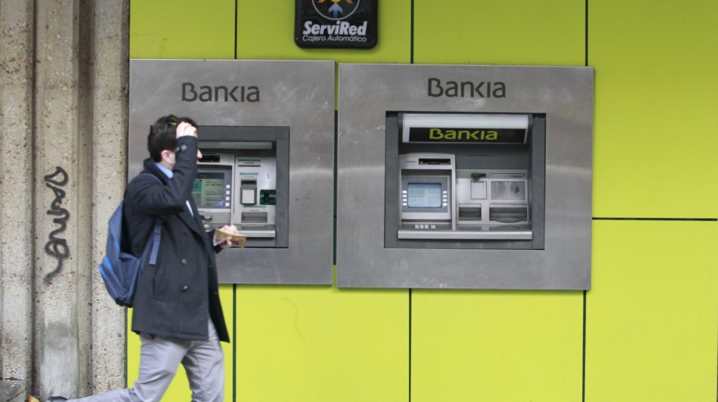 Bankia rebaja a 56 años la edad para prejubilarse en su ERE con BMN.