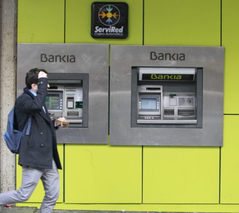 Bankia rebaja hasta 56 años la edad de prejubilación en su ERE para integrar BMN