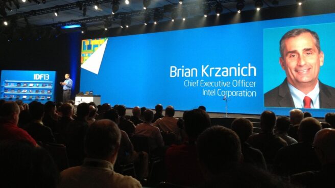 El presidente ejecutivo de Intel, Brian Krzanich, durante una presentación de la compañía. El fallo de seguridad de Intel ha salpicado a otros suministradores de microchips.