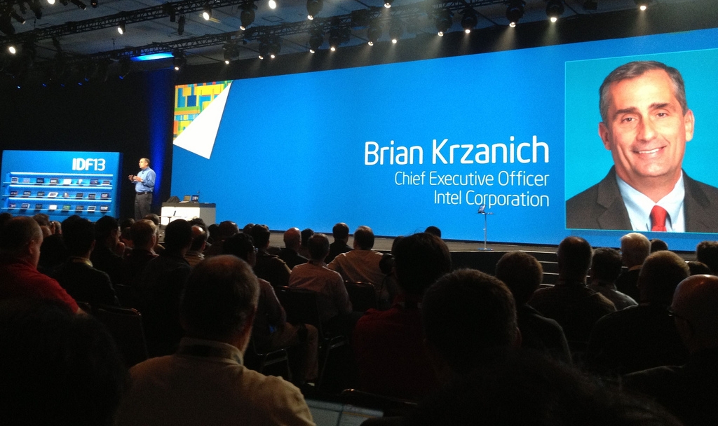 El presidente ejecutivo de Intel, Brian Krzanich, durante una presentación de la compañía. El fallo de seguridad de Intel ha salpicado a otros suministradores de microchips.
