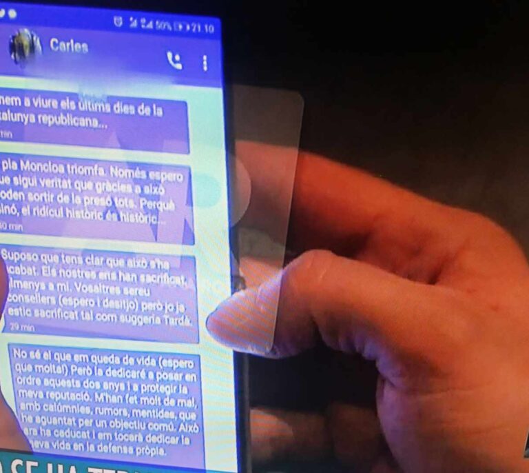 El TS no ve delito en mirar un mensaje de móvil que alguien muestra por descuido