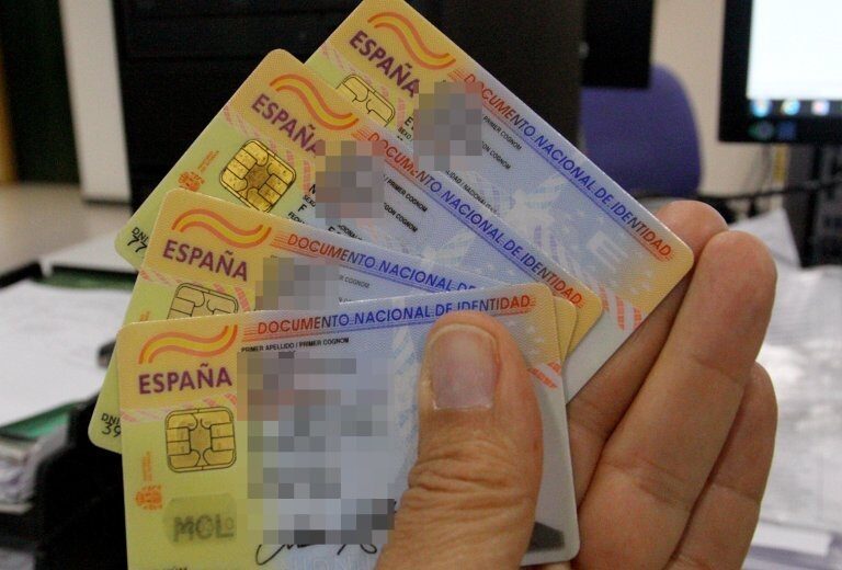 La renovación del DNI o el pasaporte seguirá pagándose en efectivo en las comisarías