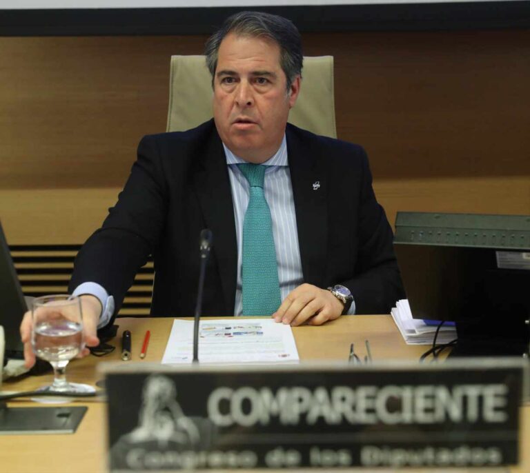 Fomento abre un doble expediente a Iberpistas por el atasco de la AP-6