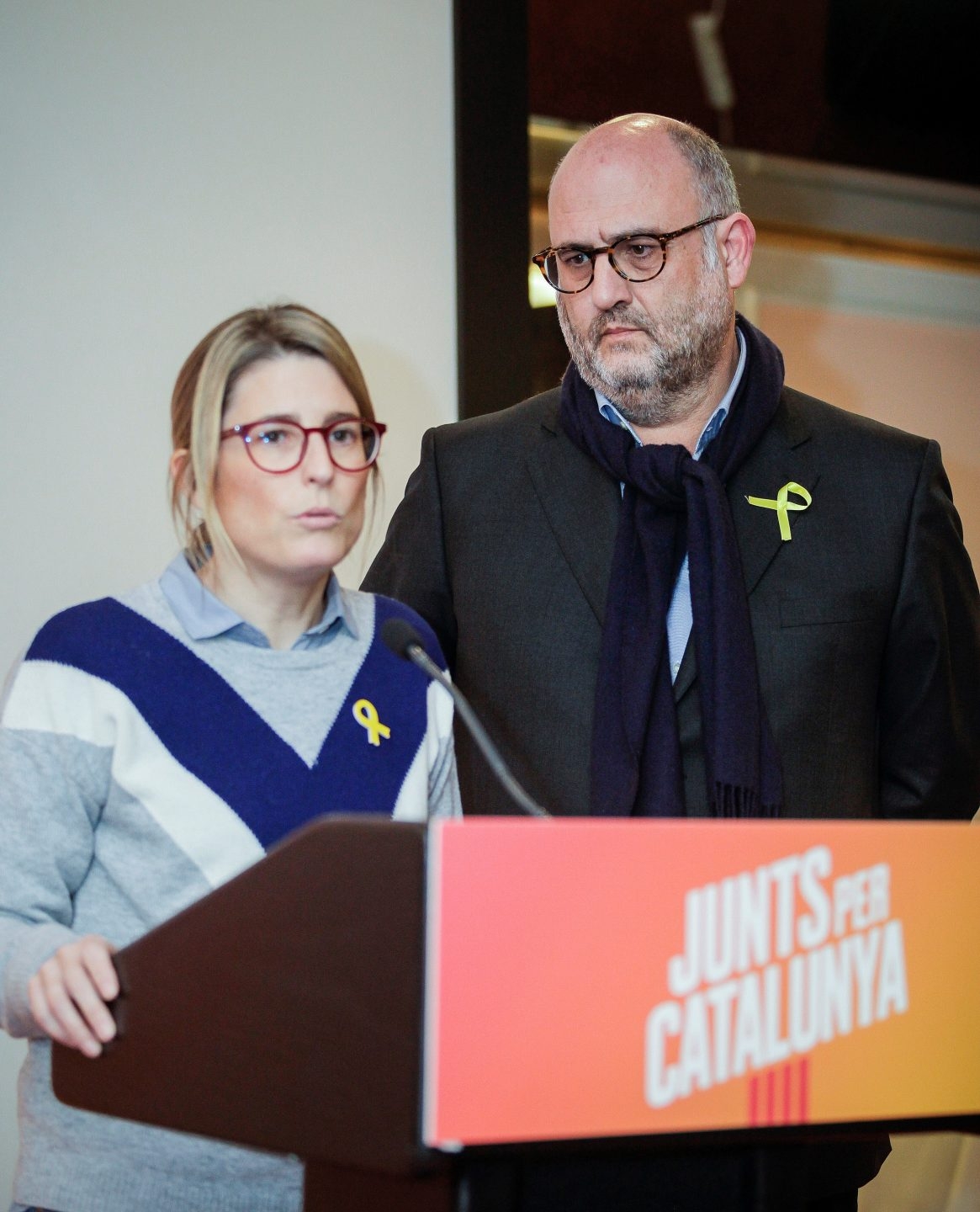 La directora de campaña de Junts per Catalunya (JxCat), Elsa Artadi, acompañada por el portavoz de JxCat, Eduard Pujol.