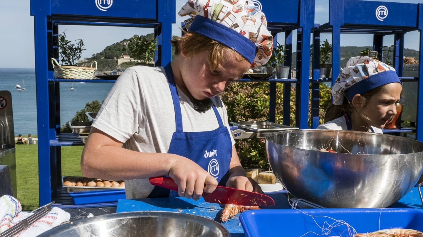 El programa Masterchef Junior, protagonizado por niños, termina a la una de la madrugada.