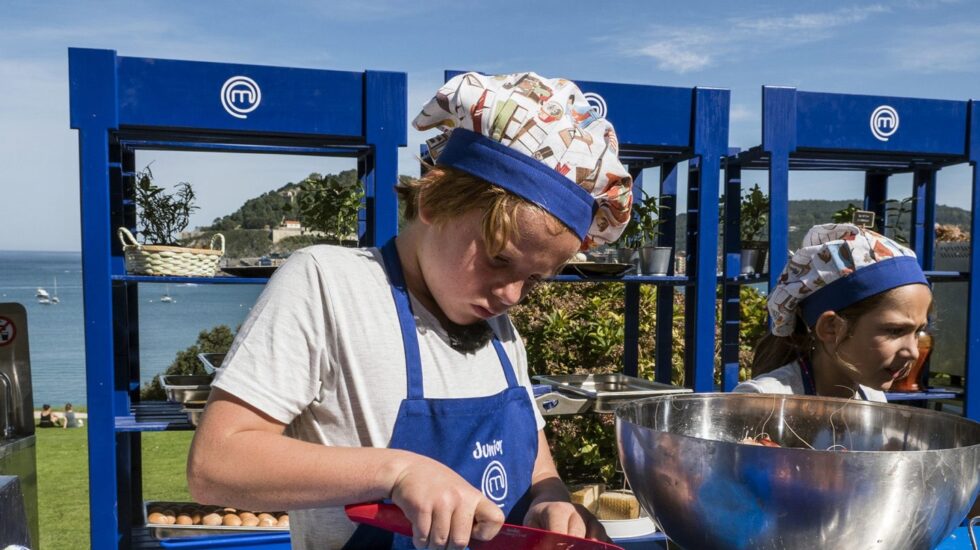 El programa Masterchef Junior, protagonizado por niños, termina a la una de la madrugada.