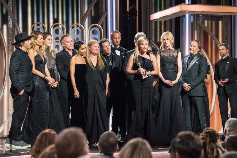 Reese Witherspoon con el Globo de Oro por la Mejor serie 'Big little lies'.